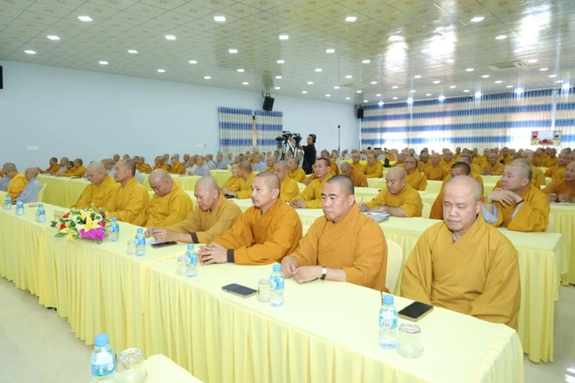 Khóa tập huấn có 200 Tăng Ni tham dự Khóa tập huấn có 200 Tăng Ni tham dự