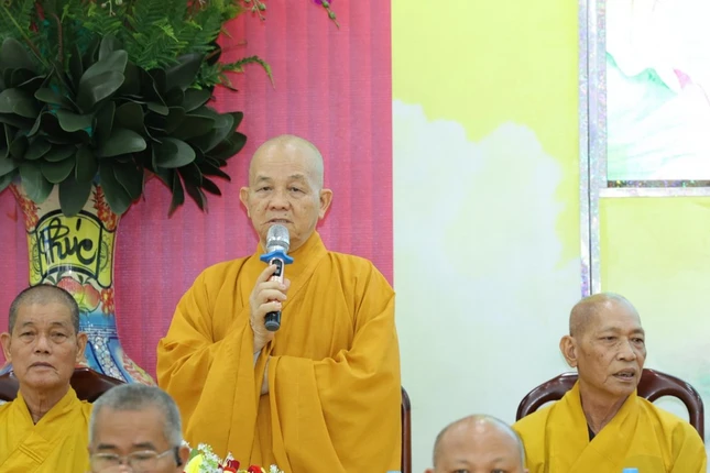 Hòa thượng Thích Minh Thiện ban đạo từ Hòa thượng Thích Minh Thiện ban đạo từ