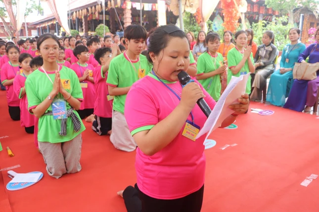 Đại diện các khóa sinh dâng lời phát nguyện