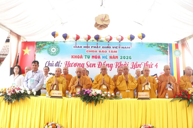 Chư tôn đức chứng minh và quý khách