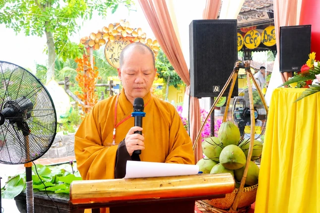 Đại đức Thích Giác Minh báo cáo