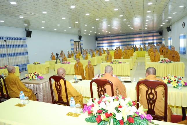 Đại diện Tăng Ni tại buổi thăm Đại diện Tăng Ni tại buổi thăm