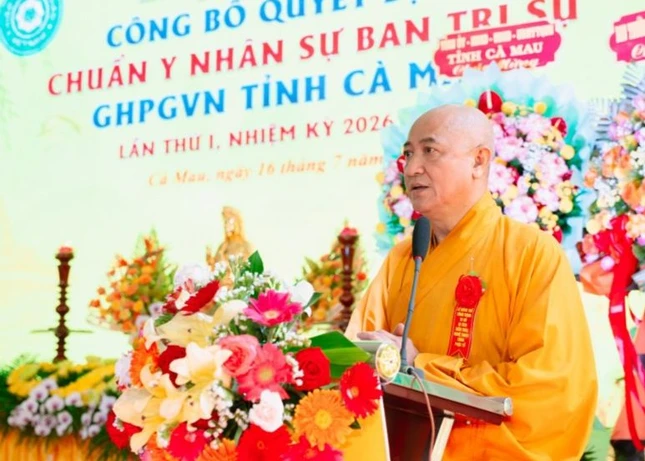 Hòa thượng Thích Huệ Thông ban đạo từ Hòa thượng Thích Huệ Thông ban đạo từ