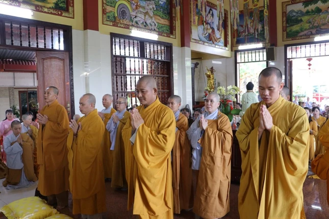 Đoàn Phật giáo H.Đức Hòa cũ thăm 14 trường hạ Đoàn Phật giáo H.Đức Hòa cũ thăm 14 trường hạ