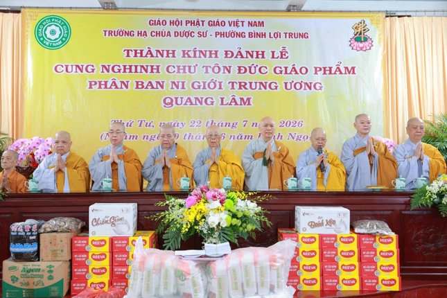 Tại chùa Dược Sư