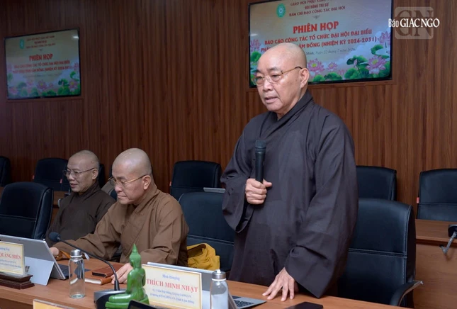 Hòa thượng Thích Minh Nhật, Trưởng ban Trị sự tỉnh Lâm Đồng, Trưởng Tiểu ban Nhân sự Đại hội phát biểu tại buổi làm việc