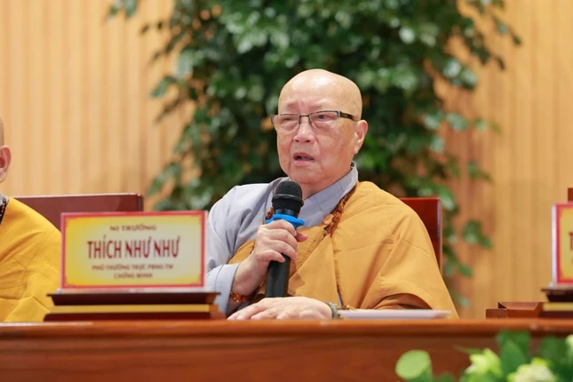 Ni trưởng Thích nữ Như Như ban đạo từ tại trường hạ chùa Tây Thiên Ni trưởng Thích nữ Như Như ban đạo từ tại trường hạ chùa Tây Thiên