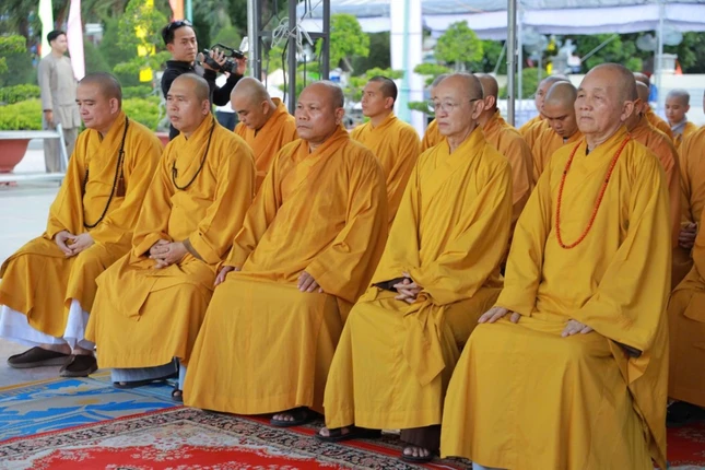 Chư tôn đức chứng minh, tham dự