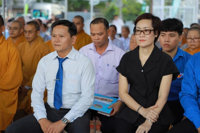 Đại diện lãnh đạo chính quyền tỉnh tham dự