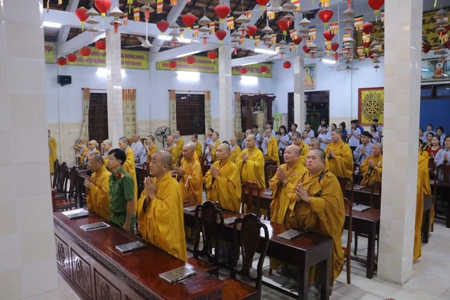 Chùa Linh Nguyên và Câu lạc bộ Tuổi trẻ Linh Nguyên tưởng niệm anh linh các anh hùng, liệt sĩ Chùa Linh Nguyên và Câu lạc bộ Tuổi trẻ Linh Nguyên tưởng niệm anh linh các anh hùng, liệt sĩ