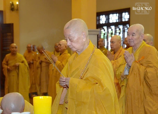 Đức Pháp chủ GHPGVN tưởng niệm Đại lão Hòa thượng Thích Thiện Hào