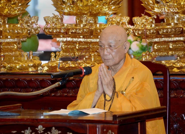 Trưởng lão Hòa thượng Thích Minh Thông đại vị trùng tuyên giới Tỳ-kheo và Bồ-tát Trưởng lão Hòa thượng Thích Minh Thông đại vị trùng tuyên giới Tỳ-kheo và Bồ-tát