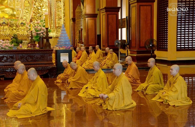 Chư Tăng thính giới tại Việt Nam Quốc Tự Chư Tăng thính giới tại Việt Nam Quốc Tự