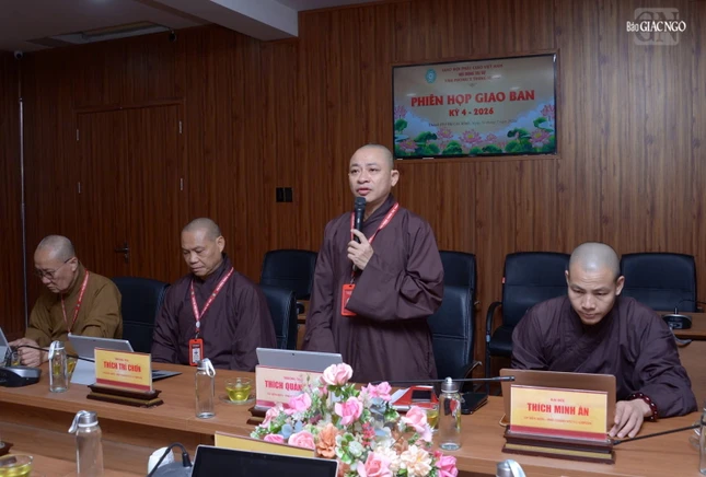 Thượng tọa Thích Quảng Tiến báo cáo về các công trình dân sinh tại tỉnh Cà Mau Thượng tọa Thích Quảng Tiến báo cáo về các công trình dân sinh tại tỉnh Cà Mau