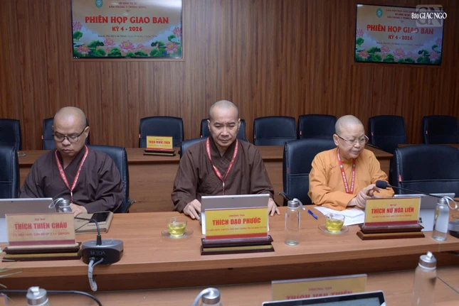 Chư tôn đức Tăng Ni cán bộ Văn phòng II Trung ương tham dự họp Chư tôn đức Tăng Ni cán bộ Văn phòng II Trung ương tham dự họp