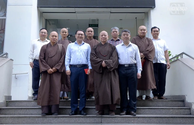 Chụp ảnh lưu niệm