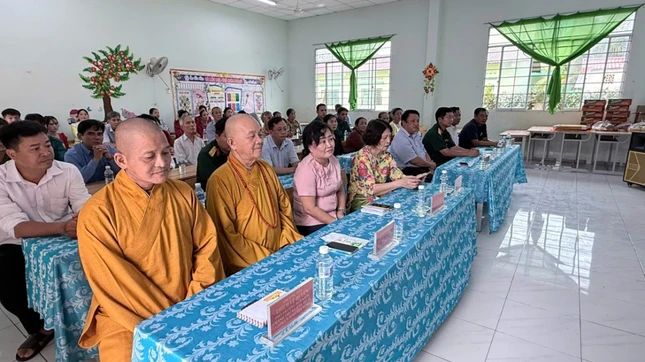 Chư tôn đức và đại biểu tham dự Chư tôn đức và đại biểu tham dự