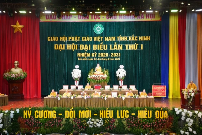 Hòa thượng Chứng minh và Đoàn Chủ tịch Đại hội