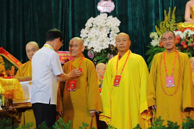 Tặng thưởng Huân chương Đại đoàn kết dân tộc đến 5 cá nhân