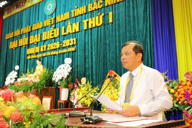Ông Phan Thế Tuấn, Phó Chủ tịch UBND tỉnh Bắc Ninh chúc mừng Đại hội thành công