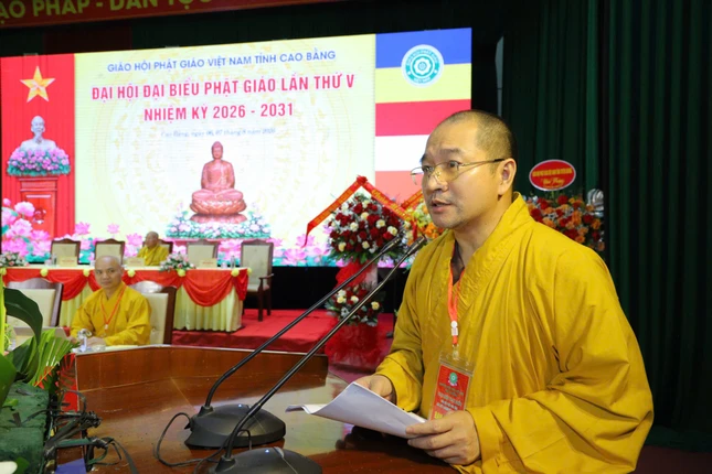 Thượng tọa Thích Thanh Hải trình bày tóm tắt báo cáo hoạt động Phật sự nhiệm kỳ 2022-2027