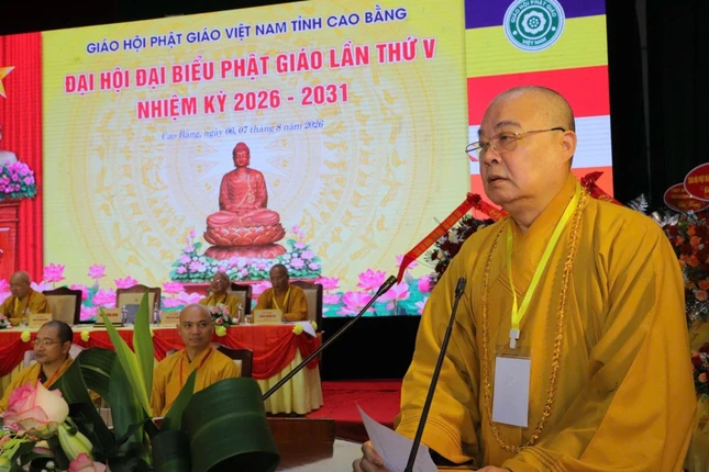 Trưởng lão Hòa thượng Thích Thanh Nhiễu ban đạo từ Trưởng lão Hòa thượng Thích Thanh Nhiễu ban đạo từ