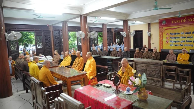 Chư Ni tác bạch cúng dường trường hạ chùa Bồ Đề Chư Ni tác bạch cúng dường trường hạ chùa Bồ Đề
