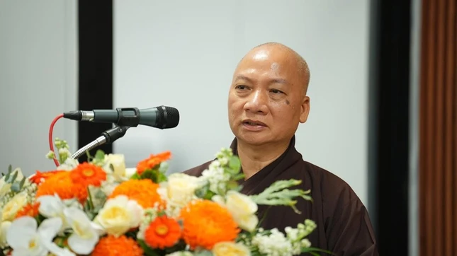 Thượng tọa Thích Chiếu Tuệ phát biểu đề dẫn Thượng tọa Thích Chiếu Tuệ phát biểu đề dẫn