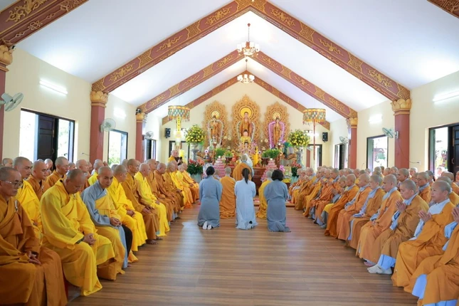 Quang cảnh Lễ dâng pháp y Quang cảnh Lễ dâng pháp y