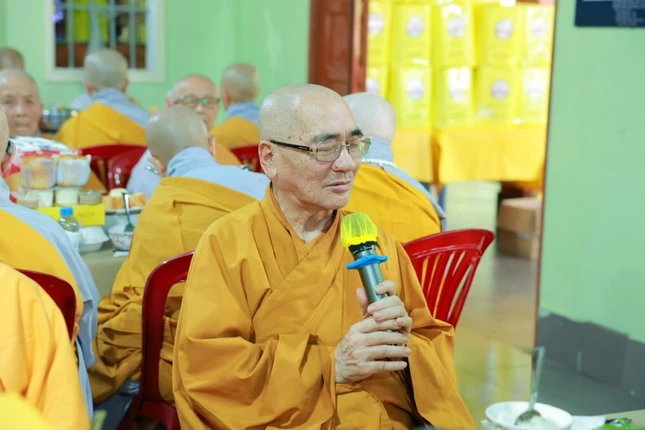 Hòa thượng Thích Toại Châu ban đạo từ Hòa thượng Thích Toại Châu ban đạo từ