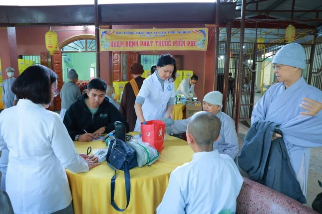 Khám bệnh tặng thuốc Khám bệnh tặng thuốc