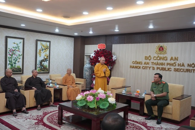 Quang cảnh buổi gặp tại Trụ sở Công an TP.Hà Nội Quang cảnh buổi gặp tại Trụ sở Công an TP.Hà Nội