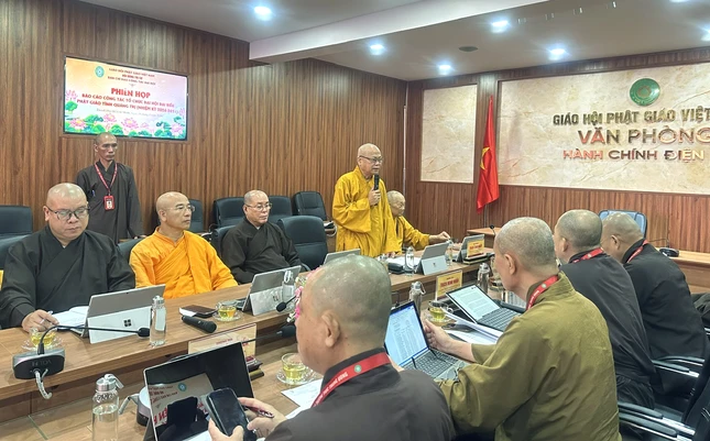 Thượng tọa Thích Quảng Thiện phát biểu tại buổi họp