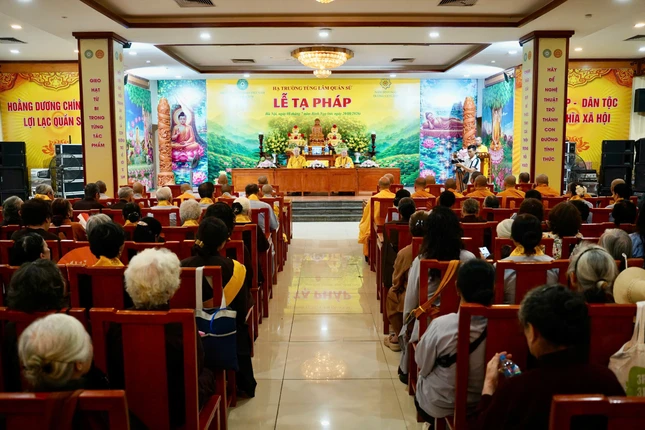 Quang cảnh buổi lễ tạ pháp tại tùng lâm Quán Sứ Quang cảnh buổi lễ tạ pháp tại tùng lâm Quán Sứ