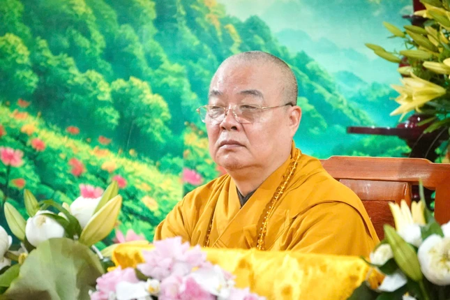 Trưởng lão Hòa thượng Thích Thanh Nhiễu ban đạo từ Trưởng lão Hòa thượng Thích Thanh Nhiễu ban đạo từ