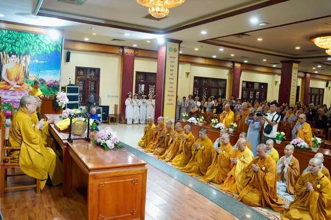 Thượng tọa Thích Thanh Trình dâng lời tác bạch khánh tuế, tri ân đến chư tôn đức Thượng tọa Thích Thanh Trình dâng lời tác bạch khánh tuế, tri ân đến chư tôn đức