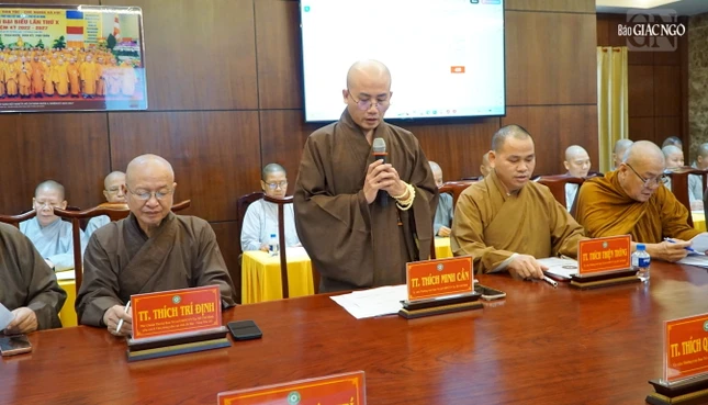 Thượng tọa Thích Minh Cần phát biểu tại buổi họp Thượng tọa Thích Minh Cần phát biểu tại buổi họp