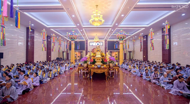 Phật tử các đạo tràng tham dự Pháp hội Vu lan, trì tụng kinh Địa Tạng