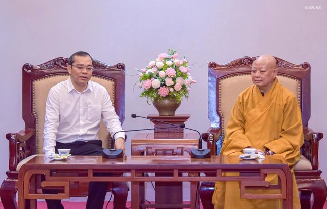 Thiếu tướng Lê Quang Đạo cảm ơn Ban Trị sự TP.HCM trong các sự kiện tâm linh trọng thể tưởng niệm, kỳ siêu anh linh các liệt sĩ, đồng bào yêu nước hy sinh vì sự nghiệp giải phóng, độc lập và thống nhất đất nước Thiếu tướng Lê Quang Đạo cảm ơn Ban Trị sự TP.HCM trong các sự kiện tâm linh trọng thể tưởng niệm, kỳ siêu anh linh các liệt sĩ, đồng bào yêu nước hy sinh vì sự nghiệp giải phóng, độc lập và thống nhất đất nước