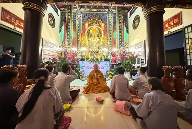 Đại đức Thích Đồng Quảng nói về ý nghĩa của Lễ cài hoa hồng Vu lan