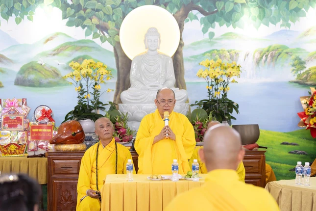 Thượng toạ Thích Nguyên Sắc huấn từ