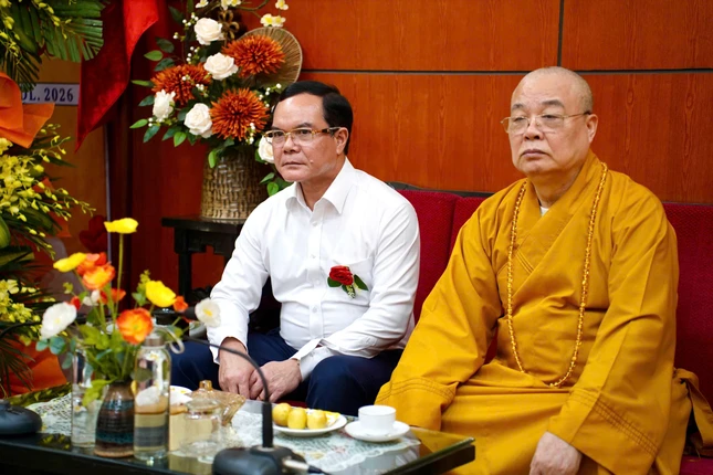 Trưởng lão Hòa thượng Thích Thanh Nhiễu và Bộ trưởng Bộ Dân tộc và Tôn giáo Nguyễn Đình Khang tại buổi thăm nhân Đại lễ Vu lan - Báo hiếu Trưởng lão Hòa thượng Thích Thanh Nhiễu và Bộ trưởng Bộ Dân tộc và Tôn giáo Nguyễn Đình Khang tại buổi thăm nhân Đại lễ Vu lan - Báo hiếu