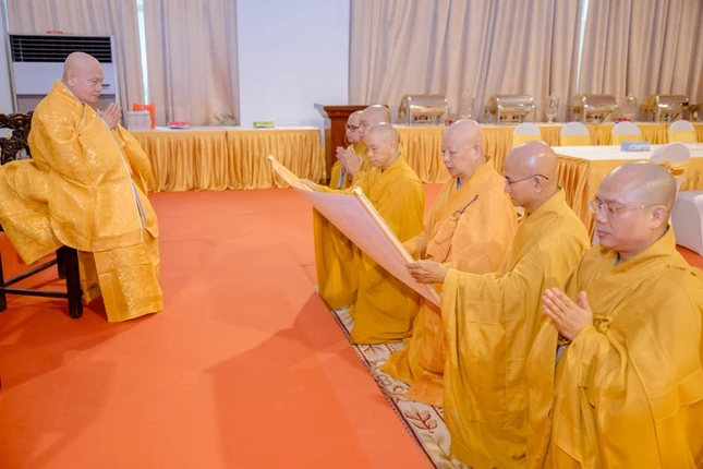 Hòa thượng Thích Lệ Trang tác bạch, cung thỉnh Trưởng lão Hòa thượng Thích Thiện Nhơn vào ngôi vị Đường đầu Hòa thượng Đại giới đàn Thanh Kiểm