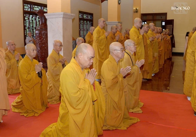 Chư tôn đức đại diện tông phong Trưởng lão Hòa thượng Thích Tâm Châu