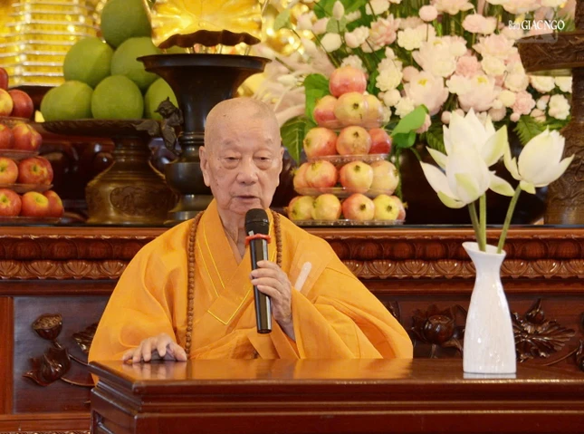 Đại lão Hòa thượng Pháp chủ GHPGVN ban huấn từ