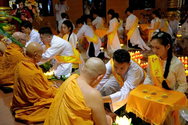 Cài hoa hồng Vu lan Cài hoa hồng Vu lan