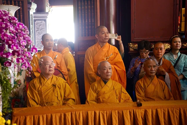 Chư tôn đức tham dự Chư tôn đức tham dự