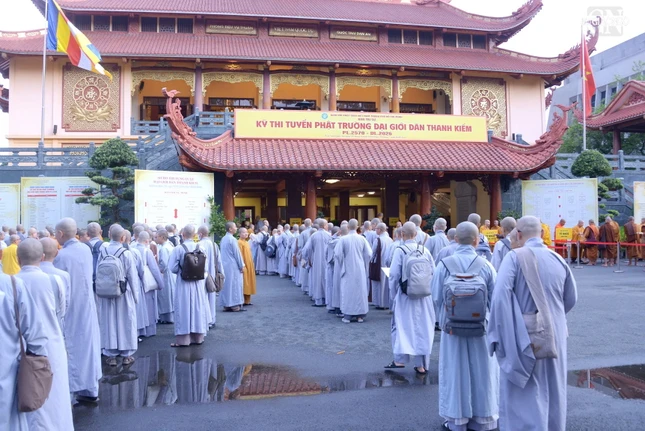 Giới tử vân tập tại Việt Nam Quốc Tự tham gia kỳ tuyển Phật trường Đại giới đàn Thanh Kiểm