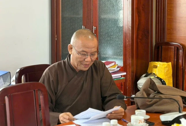 Thượng tọa Thích Thông Triêm chủ trì buổi họp Thượng tọa Thích Thông Triêm chủ trì buổi họp