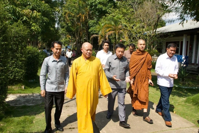 Ông Phút Phăn Kẹo Vông Xay, Bí thư Tỉnh ủy Hủa Phăn tiếp đón đoàn Ông Phút Phăn Kẹo Vông Xay, Bí thư Tỉnh ủy Hủa Phăn tiếp đón đoàn